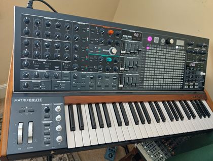 Arturia-Matrixbrute"